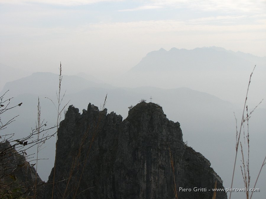 cancervo102 073.jpg - Cima di Corna Torella con vista verso l'Alben